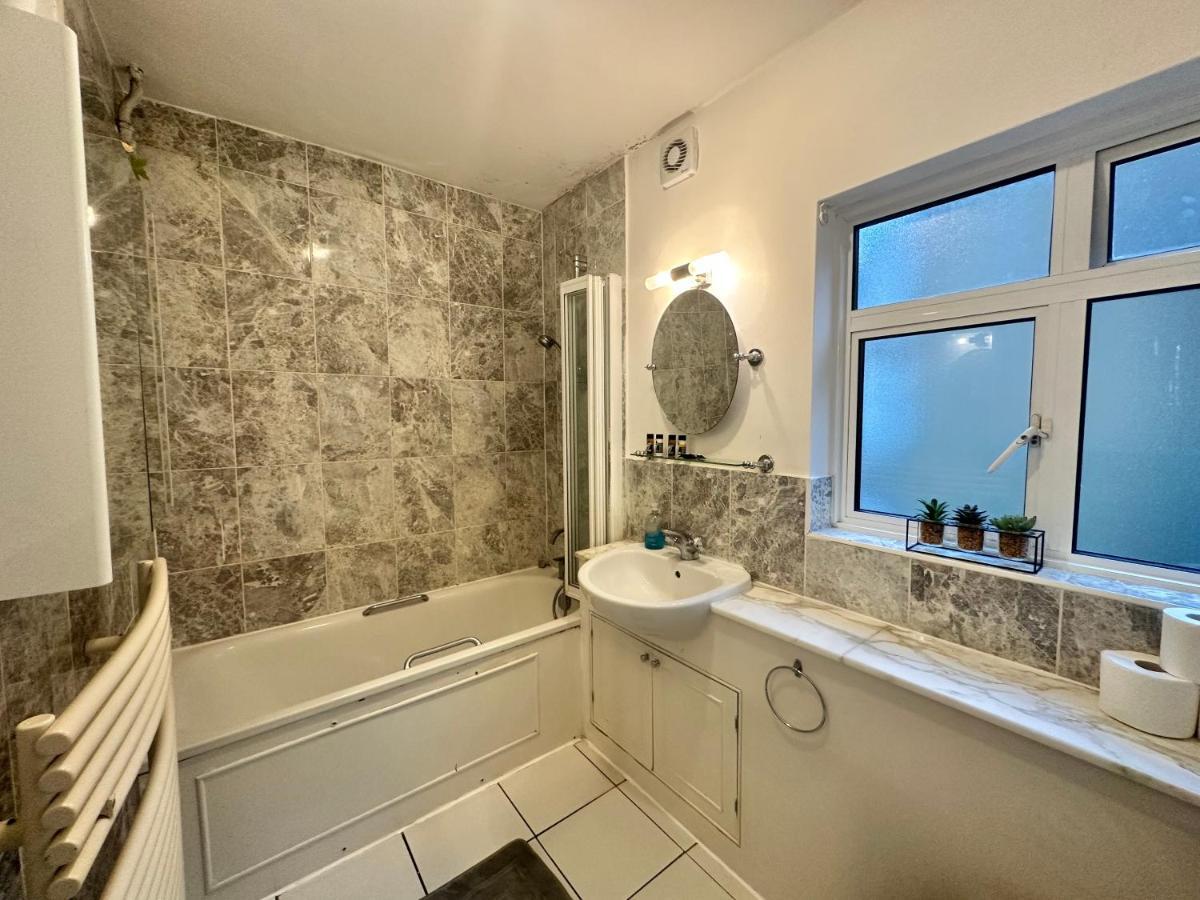 Private Family Apartment, In Victoria Posh Sw1 Londra Dış mekan fotoğraf